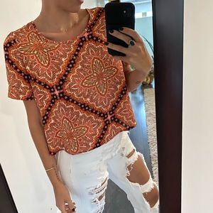 Mándala blouse in orange delicate and elegant